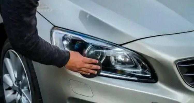 車燈發黃怎么處理小竅門