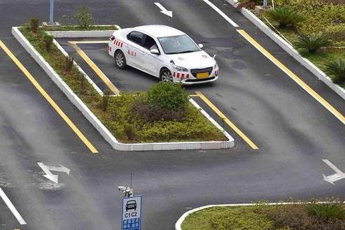 學駕照年齡有怎樣的要求,年齡不夠不能學