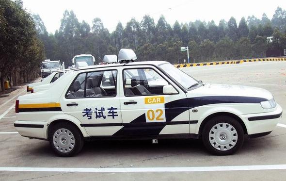 科目二考試項(xiàng)目,倒車(chē)入庫(kù)是大家的硬傷