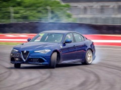 阿爾法羅密歐giulia保養費用 阿爾法羅密歐giulia多久保養一次