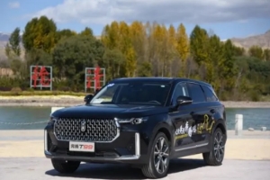 2022奔騰t99車主真實口碑,車身霸氣內飾高端