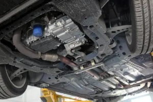 別克君威口碑怎么樣,底盤穩重厚實(駕駛操控很棒)