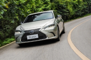 雷克薩斯es300h新款價格,在售2021款報價37萬起