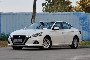 日產天籟2021新款2.0舒適版落地價 2021款舒適版落地17萬