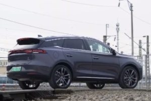 比亞迪唐新能源4.5s 是車輛的百公里加速時間(僅限于純電版本)