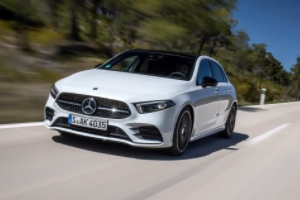 開奔馳A級都是什么人 對車輛操控/顏值有追求的人(車內寬敞)