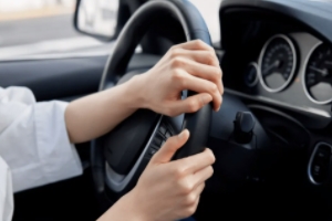 打方向盤有咯噔異響 及時到售后服務部門檢查(杜絕安全隱患)