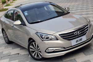 現代名圖多少個氣囊 采用8個安全氣囊(安全性很高)