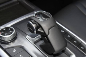 坦克三百是幾個擋位 是8擋手自一體變速箱(2.0T渦輪增壓發動機)