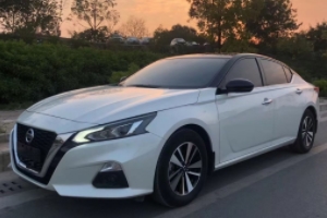 日產(chǎn)天籟裸車價(jià) 新車售價(jià)15.98萬元(全款落地17.45萬元)