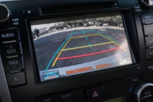 倒車影像怎么看 關注倒車影像輔助線(保證車輛倒車安全)