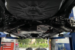 底盤裝甲多少錢 500-800元一次(兩年到三年做一次)