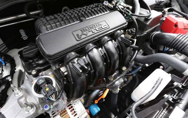 發動機散熱器的性能介紹 清洗散熱器需要注意什么