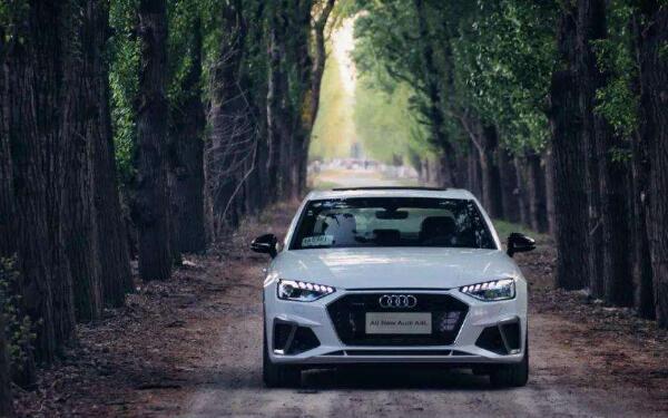 奧迪a4l價(jià)格多少 定價(jià)30.58-39.68萬(wàn)元