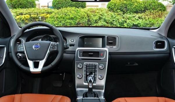 新款沃爾沃V60正式上市,選用冷色調(diào)內(nèi)飾主題