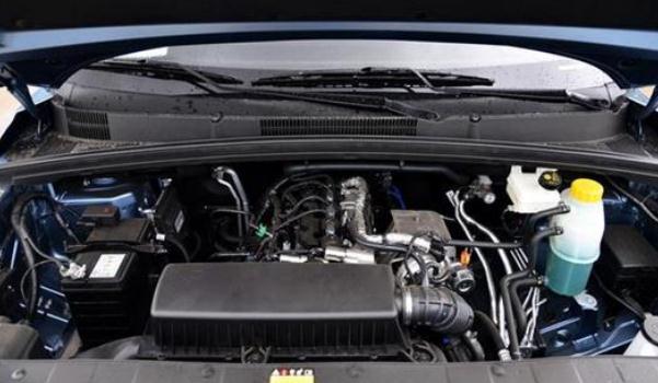 五菱宏光PLUS營運版上市，村村通的必備車型