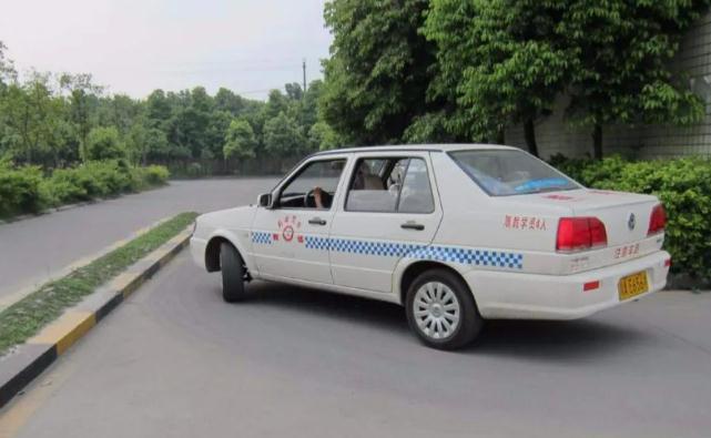 c1學費全國統一價格表,服務費用存在差異