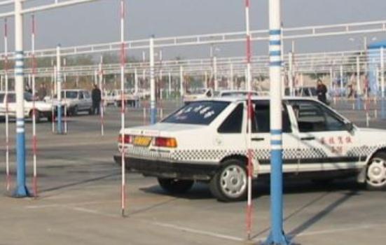 學(xué)車(chē)c1和c2哪個(gè)好,C1更受歡迎