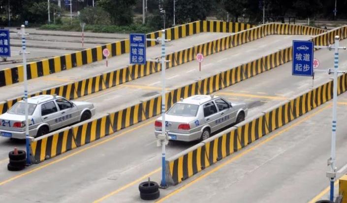 學(xué)車(chē)c1和c2哪個(gè)好,C1更受歡迎