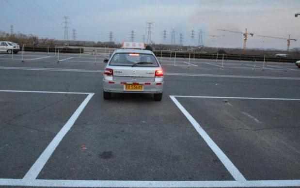 科目二倒車入庫怎么看點打方向,寧可早打不能晚打