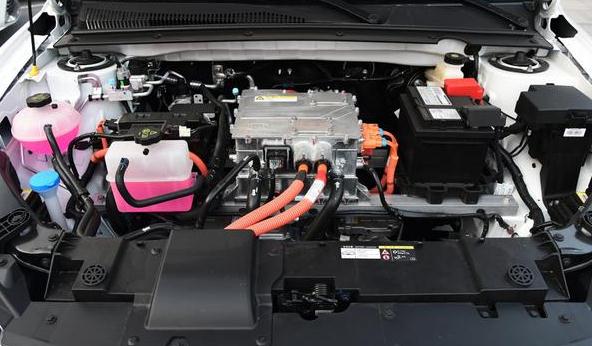 2021款野馬斯派卡EV，運動型車身更辣眼