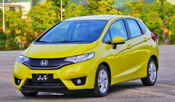 10萬左右什么車好,軒逸VS飛度油耗很實惠(軒逸銷量更好)