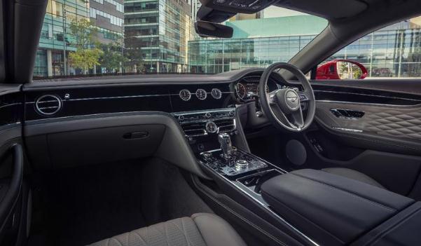 賓利飛馳V8售價，國內售價251.8萬元（價格就是財富象征）