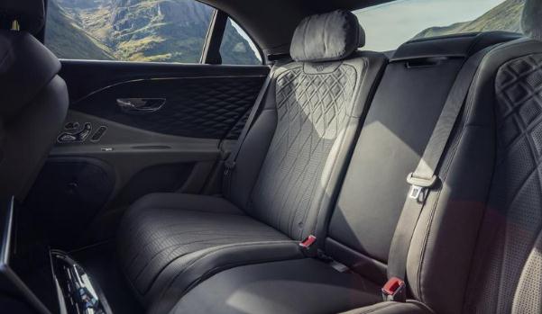 賓利飛馳V8售價，國內售價251.8萬元（價格就是財富象征）