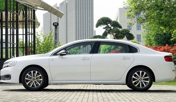 雪鐵龍C6新增車型上市，安全性能進一步提高（內(nèi)飾簡約）