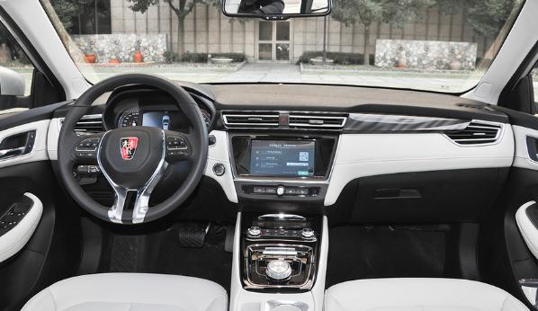 新款榮威Ei5上市,實(shí)現(xiàn)8.3秒破百(速度與智能并存)