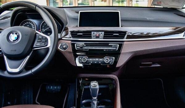 1.5T發動機綜合油耗1.3L 寶馬x1新能源車怎么樣