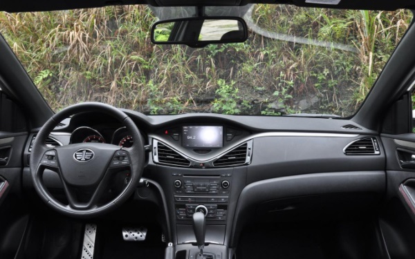 一汽奔騰b70多少錢(qián) 落地價(jià)11萬(wàn)左右