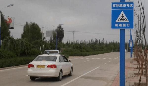 燈光考試直線行駛如何操作 科三考試全過程順序