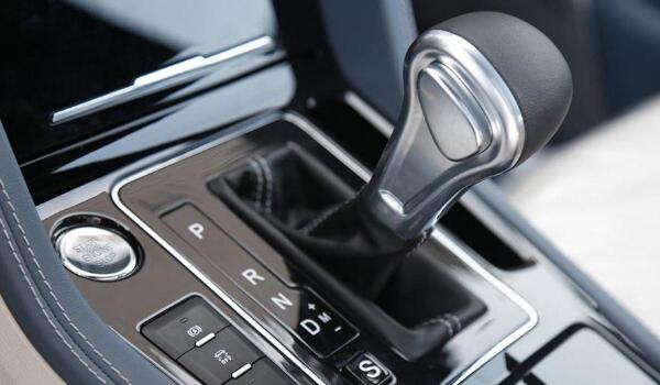 解放踩離合的左腳換擋的右手 手動擋和自動擋哪個好