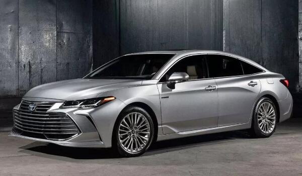 2.5L燃油版與油電混合大對(duì)比 是買凱美瑞好還是買亞洲龍好