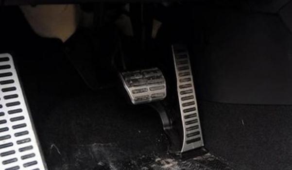 剎車輔助(EBA/BAS/BA),防止追尾事故(安全駕駛很重要)