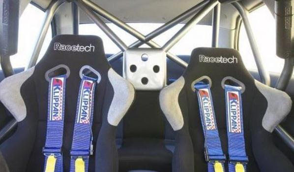 頭頸保護系統HANS，固定保護（更安全）