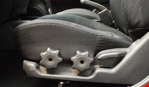 座椅高低調(diào)節(jié),怎么舒服怎么調(diào)(手動調(diào)節(jié)、自動調(diào)節(jié))