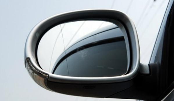 外后視鏡功能有哪些,提高夜間行車(chē)安全(安全實(shí)用的配置)