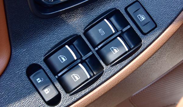 什么是前/后電動車窗,安全性能高(駕駛座一鍵控制)