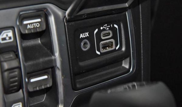 多媒體/充電接口是什么,接口對應端口一致(常用型功能)