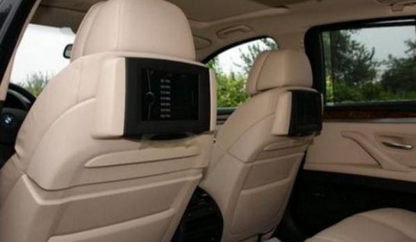 什么是后排液晶屏,高端車型的配置(長途坐車不寂寞)