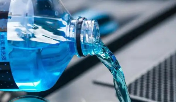 東南a5翼舞玻璃水在哪加 在發動機艙左下角添加