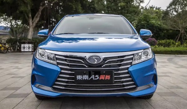 東南a5翼舞配置參數 車身長達4.5米(前后獨立懸架結構)