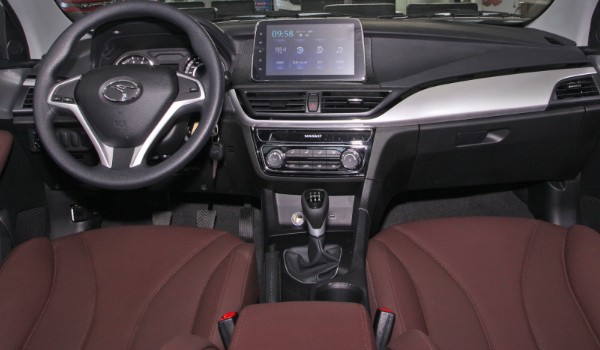 東南a5翼舞配置參數 車身長達4.5米(前后獨立懸架結構)