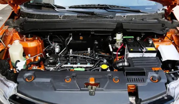 東南dx3空氣濾芯位置 位于發動機艙右下角