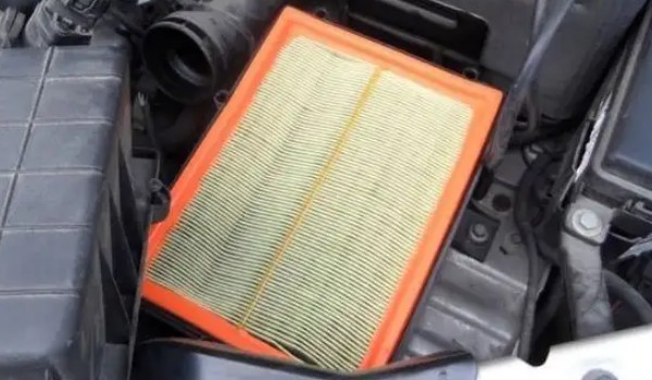 觀致7空氣濾芯在哪 位于發動機艙右上角