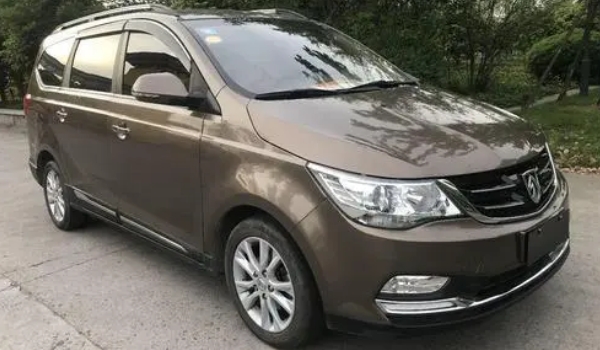 二手的寶駿730值多少錢 二手車成交最低2萬(緊湊型MPV之中中排第61名)