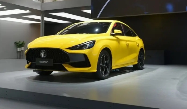 名爵5油耗多少真實油耗 百公里油耗7L(一公里油耗7毛左右)