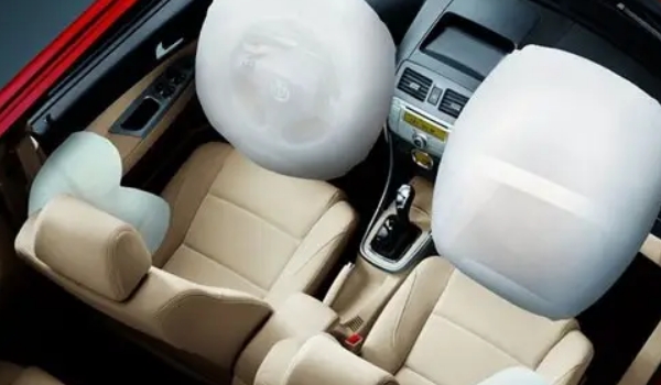 別克英朗怎么樣 動力夠用油耗低（搭配四個安全氣囊）